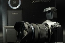 Olympus OM-D E-M5 Mark II w/ M.ZUIKO 14-150 II Lens Silver -8161 cut- 11732