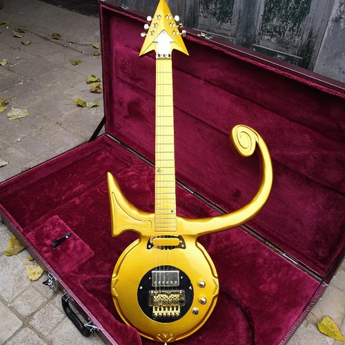 Am Guitar Diamond Series Prince Love Symbol Gold Electric Guitar - Picture 2 of 4