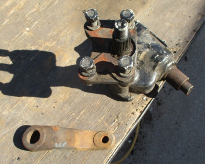 1939 - 1947 DODGE POWER WAGON STEERING BOX & PITMAN ARM