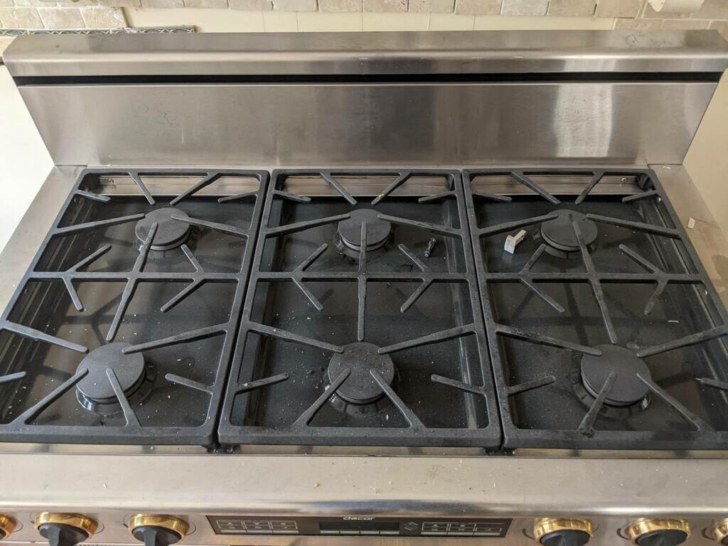 Dacor Gas Cooktop and Dual Oven, Silver with Gold, 48" in good