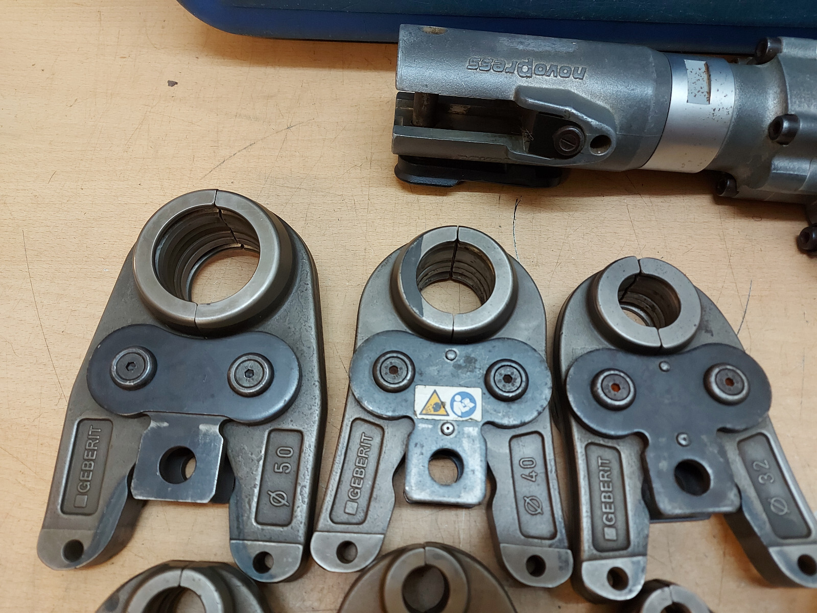 Geberit Novopress EFP2 Press Machine Press Pliers 6 x Mepla Press Jaws Viega