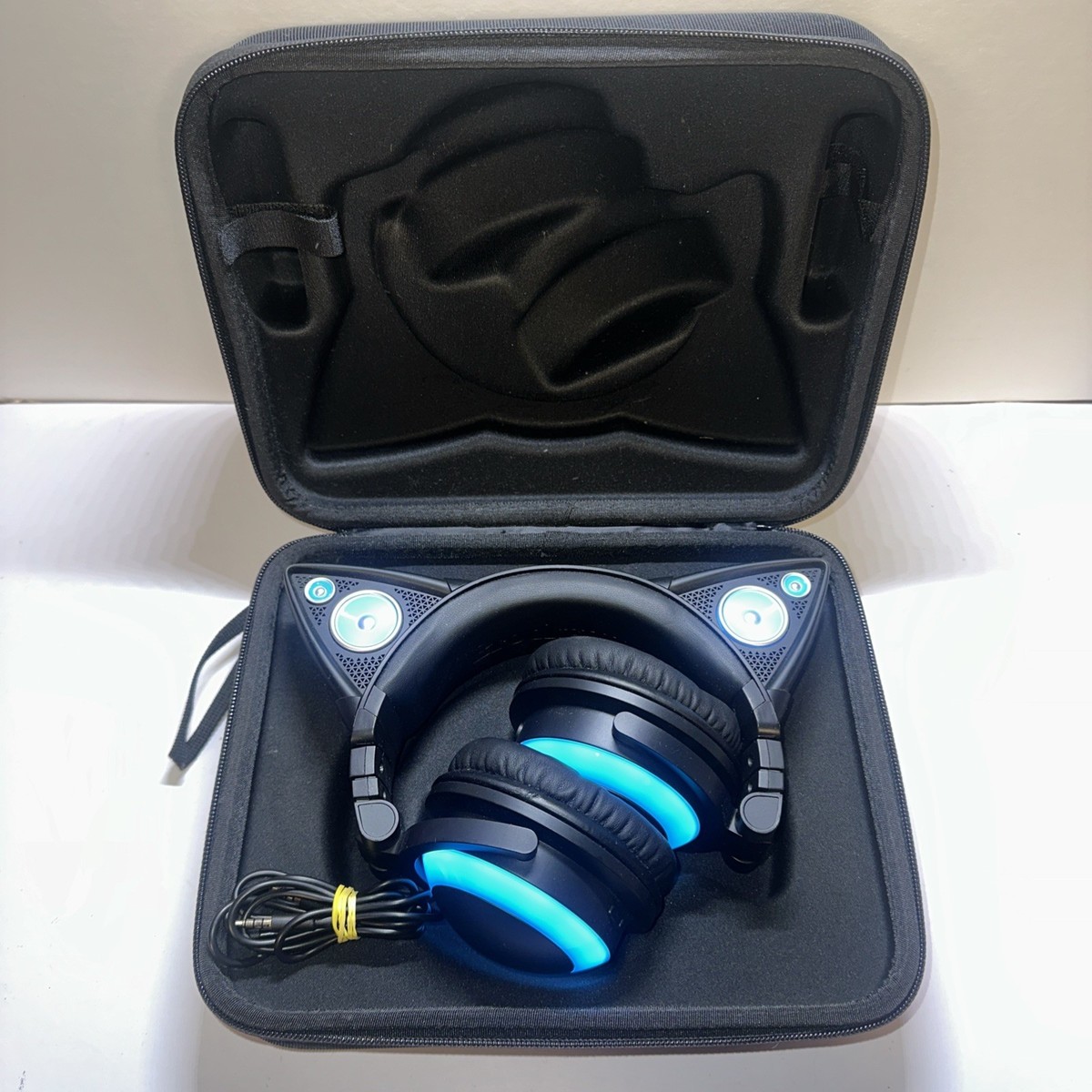 Brookstone Light Up Cat Ear Headphones blue Excellent READ