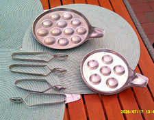 6 snail pans. WMF Cromargan. Wilhelm Wagenfeld. 2 Pliers WMF