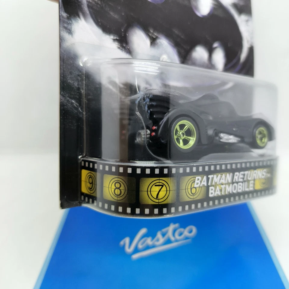 Hot Wheels 2014 Retro Entertainment Batman Returns Batmobile BDV02 - Image 4 of 4