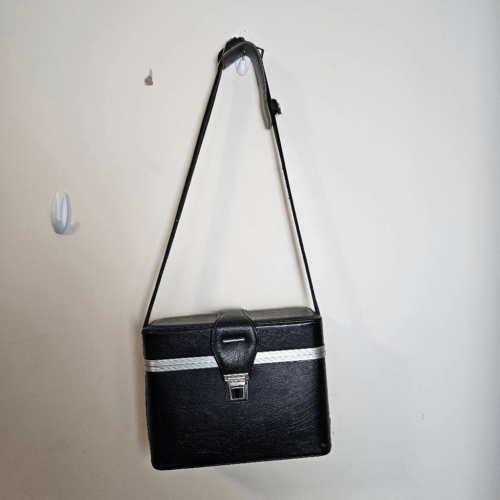 Unbranded Large Black Hard Shell Vintage Leather Camera Case / Holder w/ Strap - Afbeelding 1 van 9