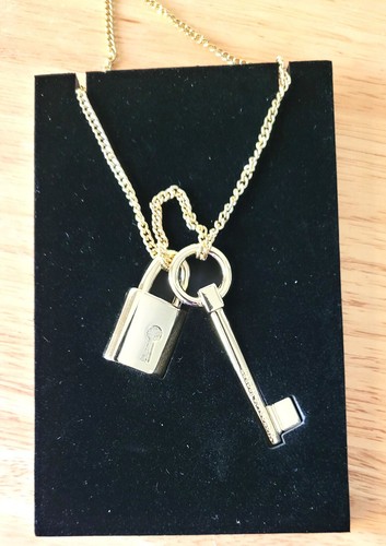 New w/ Box Victoria's Secret Gold Plated Large Pendant Lock & Key Chain Necklace - 第 13/15 張圖片