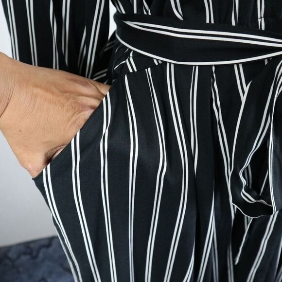 Haut à Manches Courtes Torrid Taille 2X - Rayon Imprimé Rayé - Boutonnage Devant Et Col En V - Pour Femme Grande Taille
