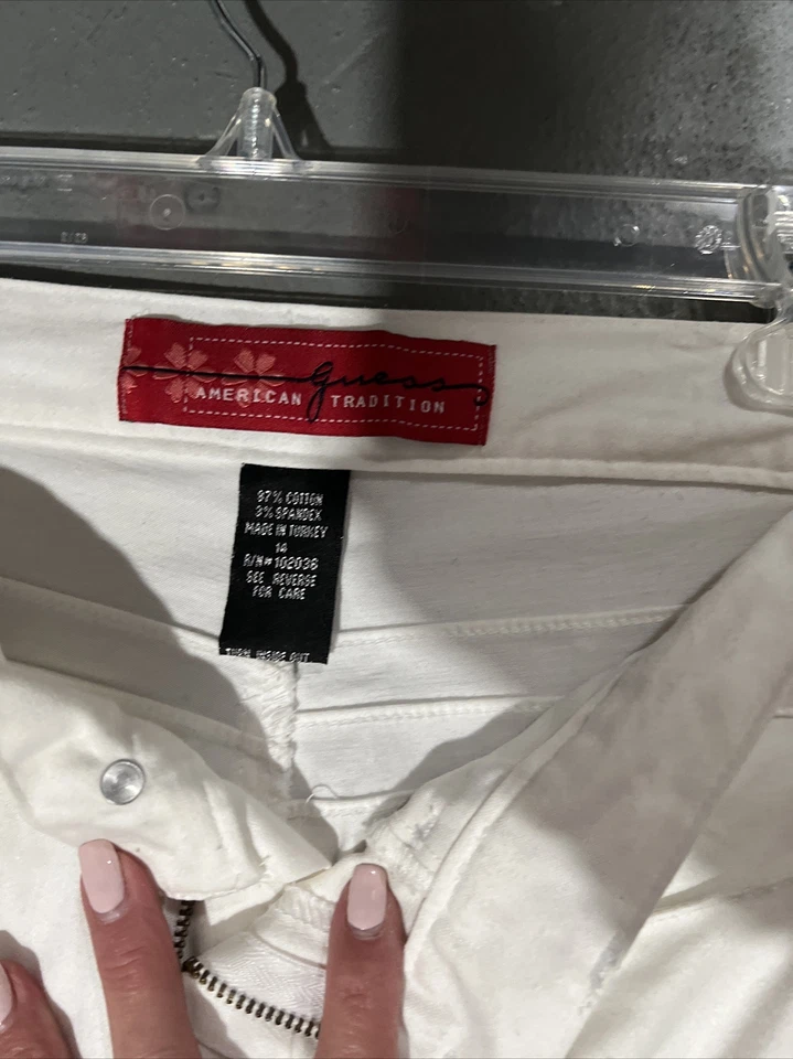 Pantalones cortos Guess Jeans para niñas 14 Foto 3 de 4