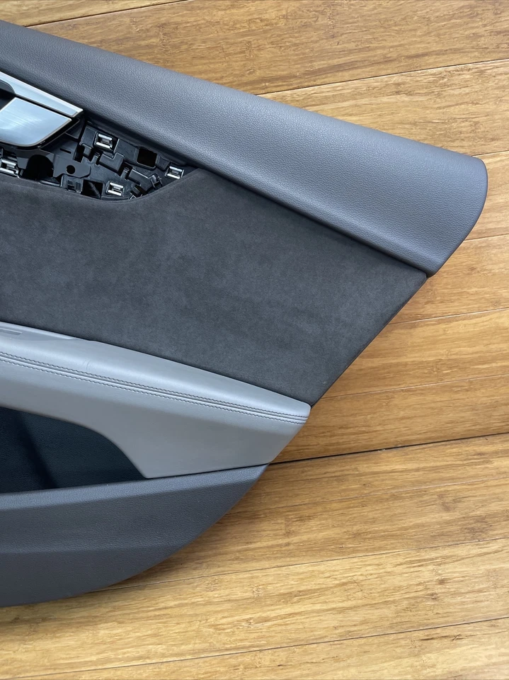 Cubierta de tarjeta de puerta de pasajero trasera derecha Audi S5 Sportback 2018-2022 OEM Foto 2 de 4