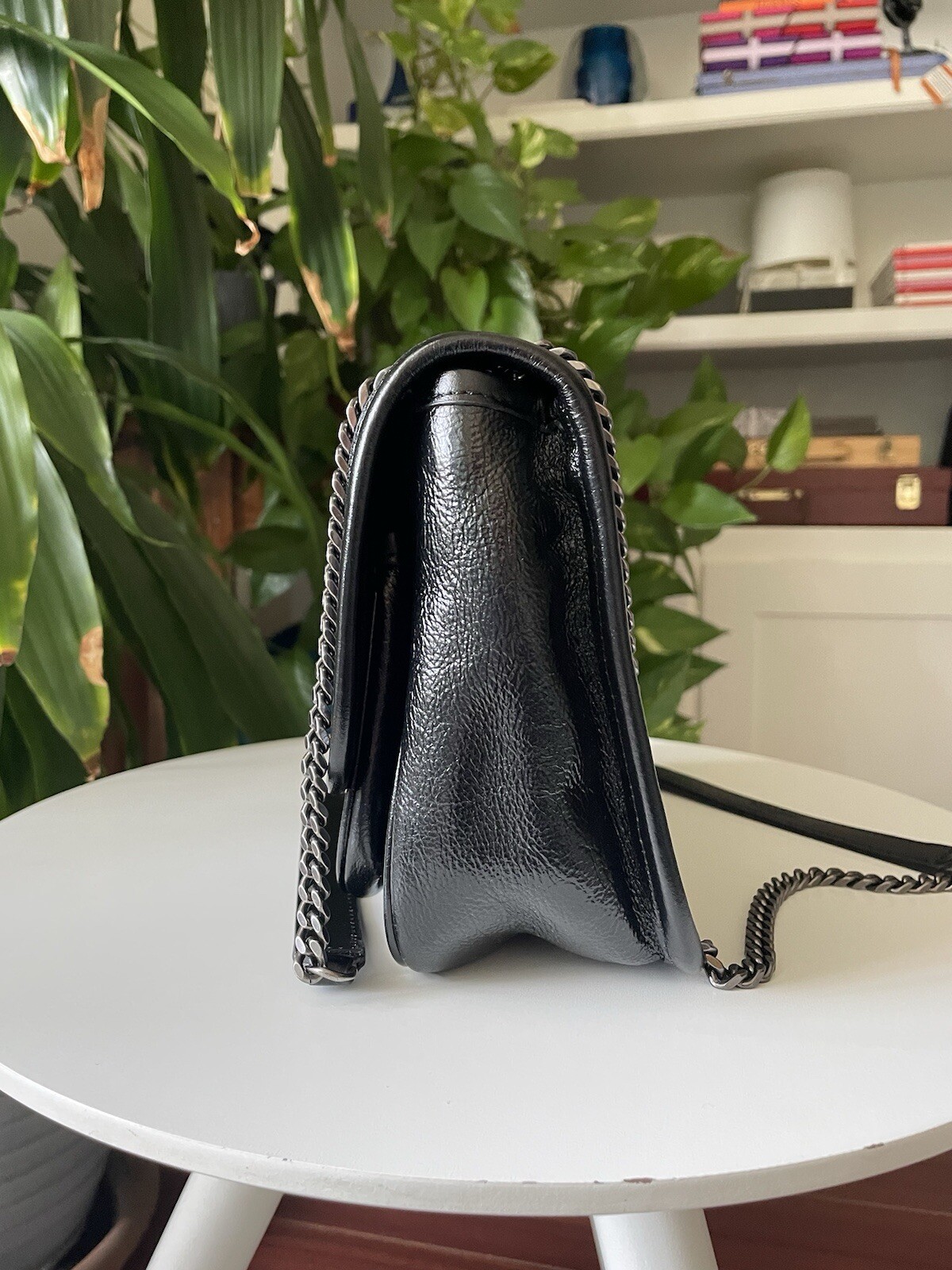 SAINT LAURENT Borsa a tracolla YSL nuova nera in vernice
