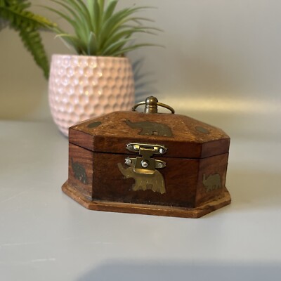 Hübsche Vintage Holz Scharnier Andenken Box mit Top Griff & Messing ELEFANTEN Intarsien