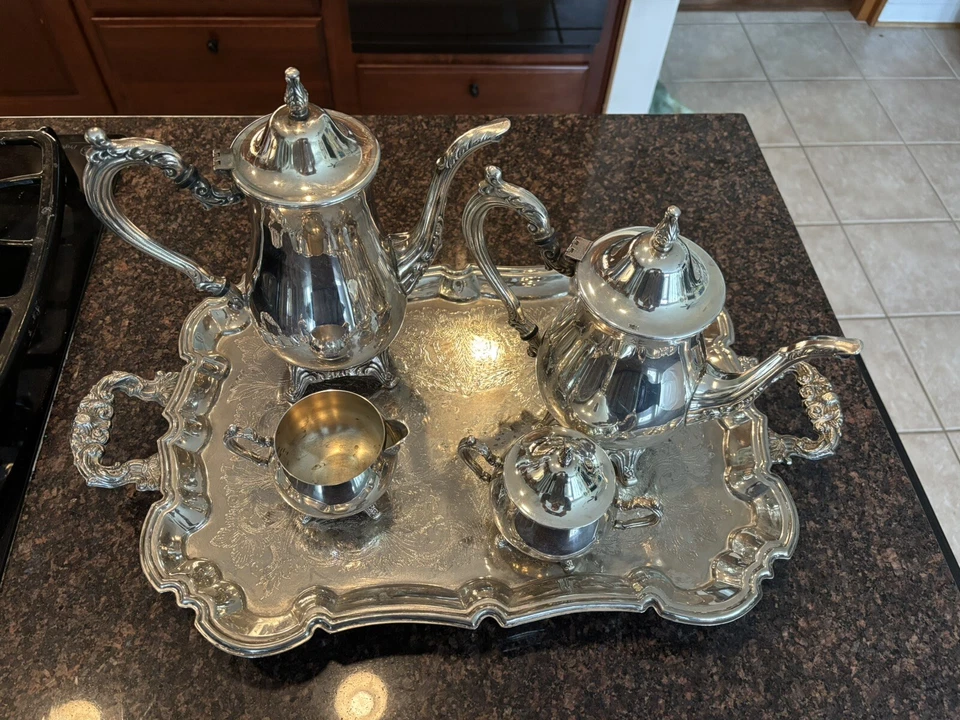 "Du Maurier de Oneida, cafetera plateada de 4 piezas de 10,25"" y tetera de 9"" de alto" Foto 2 de 4