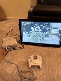 SEGA Dreamcast Console HKT-3020, White, 2 Controllers, 4 games, Box, inserts