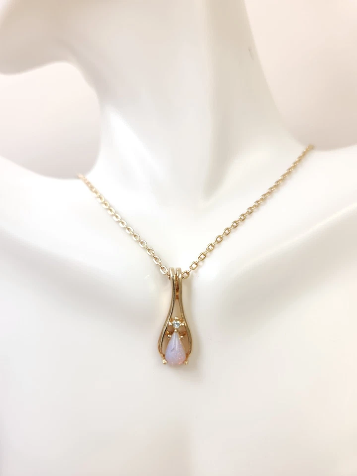 Collar de cadena de oro colgante solitario de ópalo rosa brillante firmado por Avon Foto 2 de 4