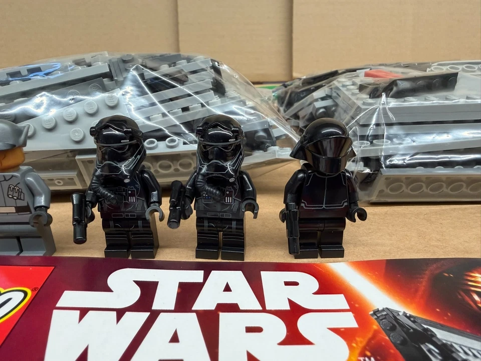 LEGO Star Wars 75101 First Order Special Forces TIE Fighter 4 Minifigs 517 Pcs - Image 4 of 4