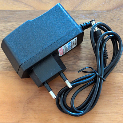 AC/DC-Adapter Netzteil Netzadapter Modell CS-0910 9V 1A EU-Stecker Schwarz