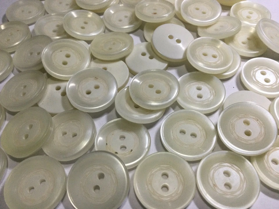 Botón clásico/básico grabado láser de polietileno blanco 13,15,18,20,25 mm 2 orificios Foto 4 de 4