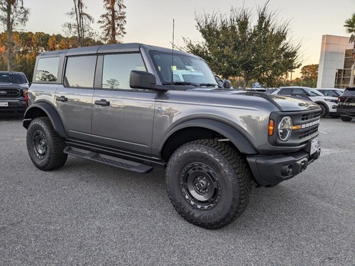 2024 Ford Bronco Black Diamond - Picture 2 of 24