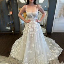 Elegant Tulle Wedding Dresses Spaghetti Straps A-line Lace Appliques Court Train