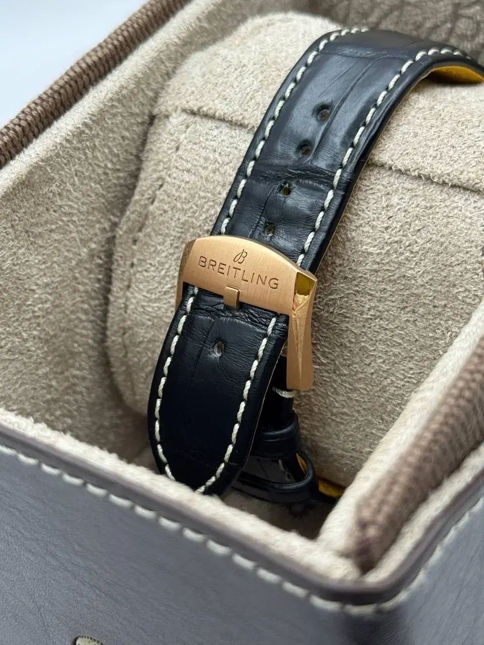 Breitling Navitimer GMT Solid Gold Green Edition - image 4