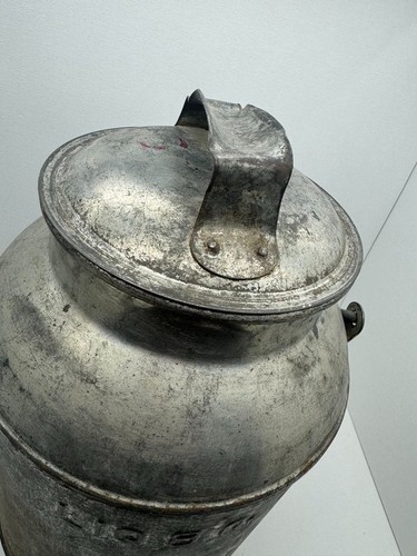 Vintage Liquid 8-QT Primitive Metal Milk Can w/Lid Farmhouse Country Home - Picture 2 of 7