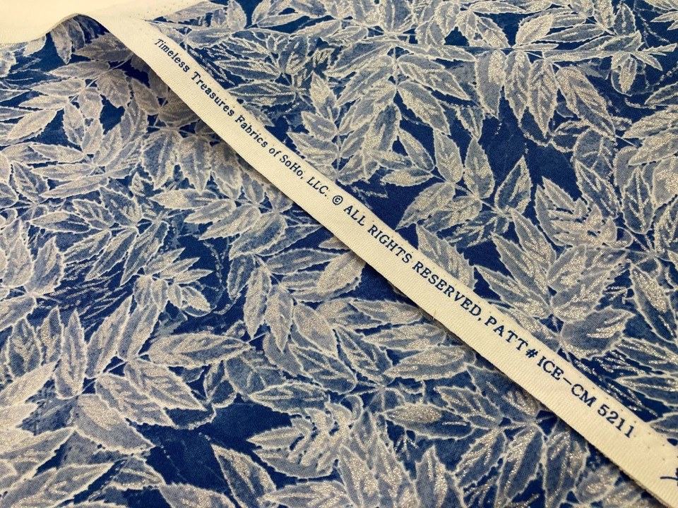 Hojas azules y blancas esmeriladas de hielo de 2 yardas metálicas plateadas brillo tesoros atemporales Foto 4 de 4