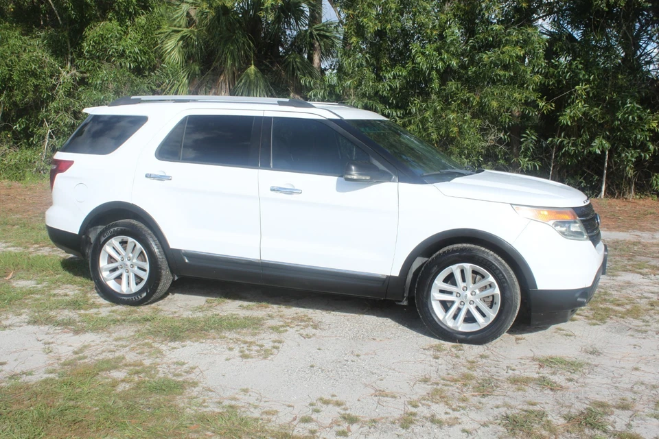 2013 FORD EXPLORER XLT 3,5 Automatik WEISS SCHWARZ 7 Sitzer FBI - Bild 2 von 4
