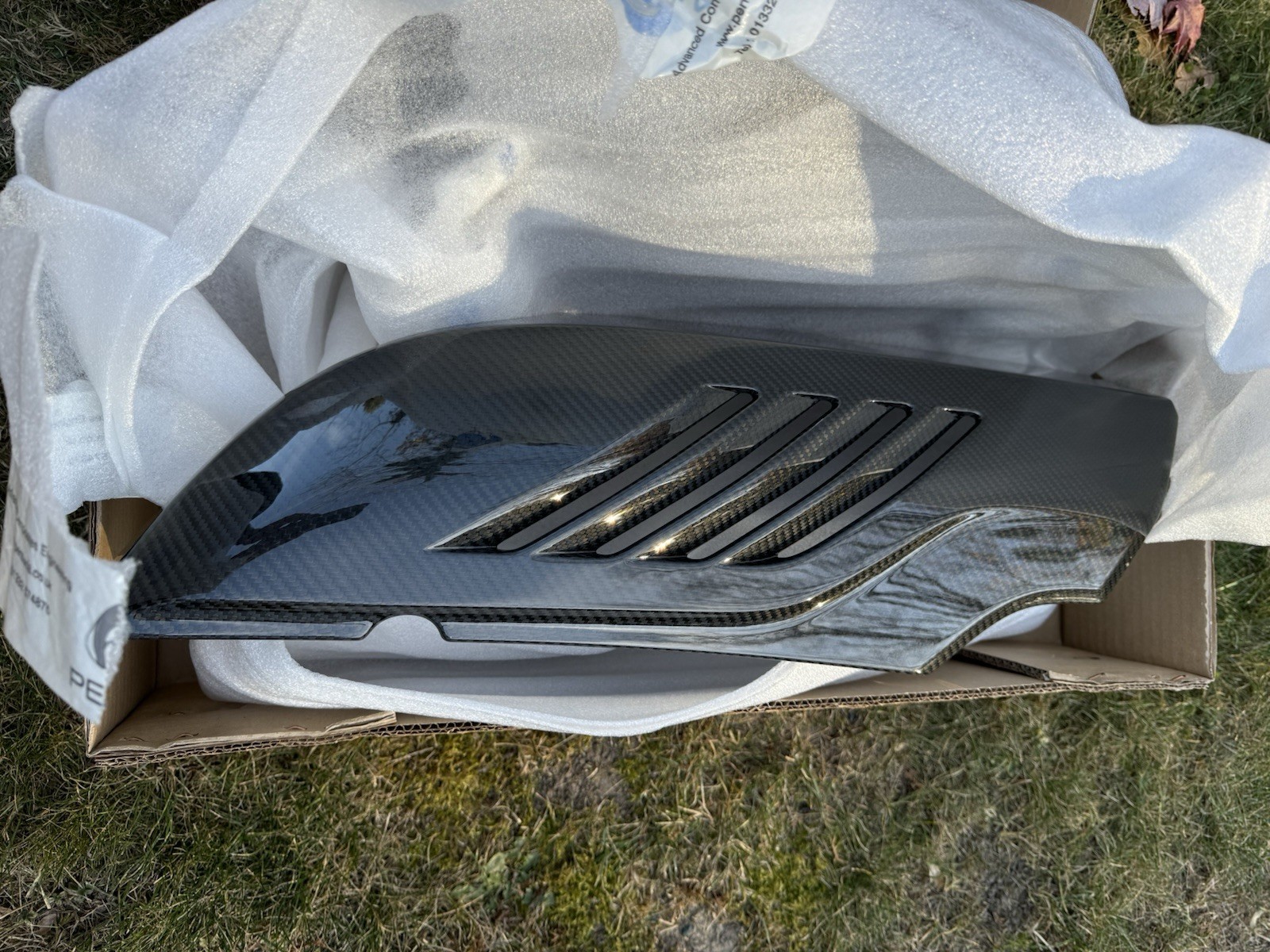 Aston Martin Vantage Engine lids Set