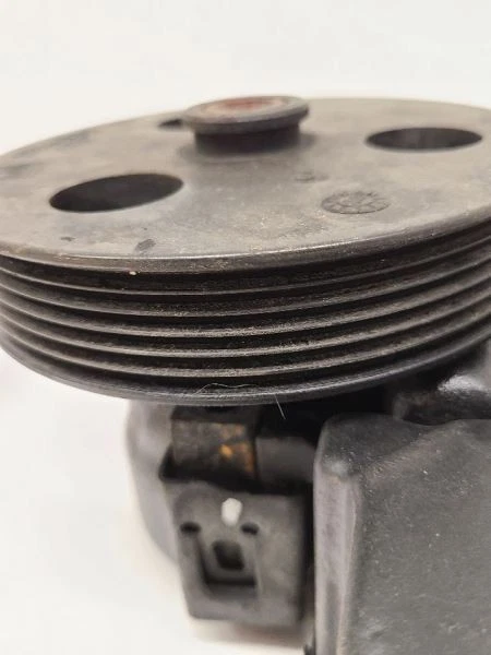 Bomba de dirección asistida Chevrolet Monte Carlo 1995-2005 3,1 L 26046847 Foto 4 de 4