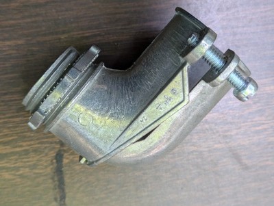 (17)   one inch 90 degree Squeeze Connector