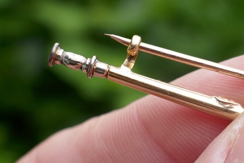 Antique 1880's English 15ct Yellow Gold Fanfare Trumpet Brooch / Pin - 2.3 Grams - Picture 9 of 12