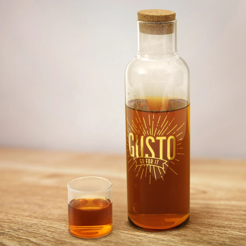 Jarra personal Fred embotellada y vaso de chupito, Gusto Foto 2 de 4