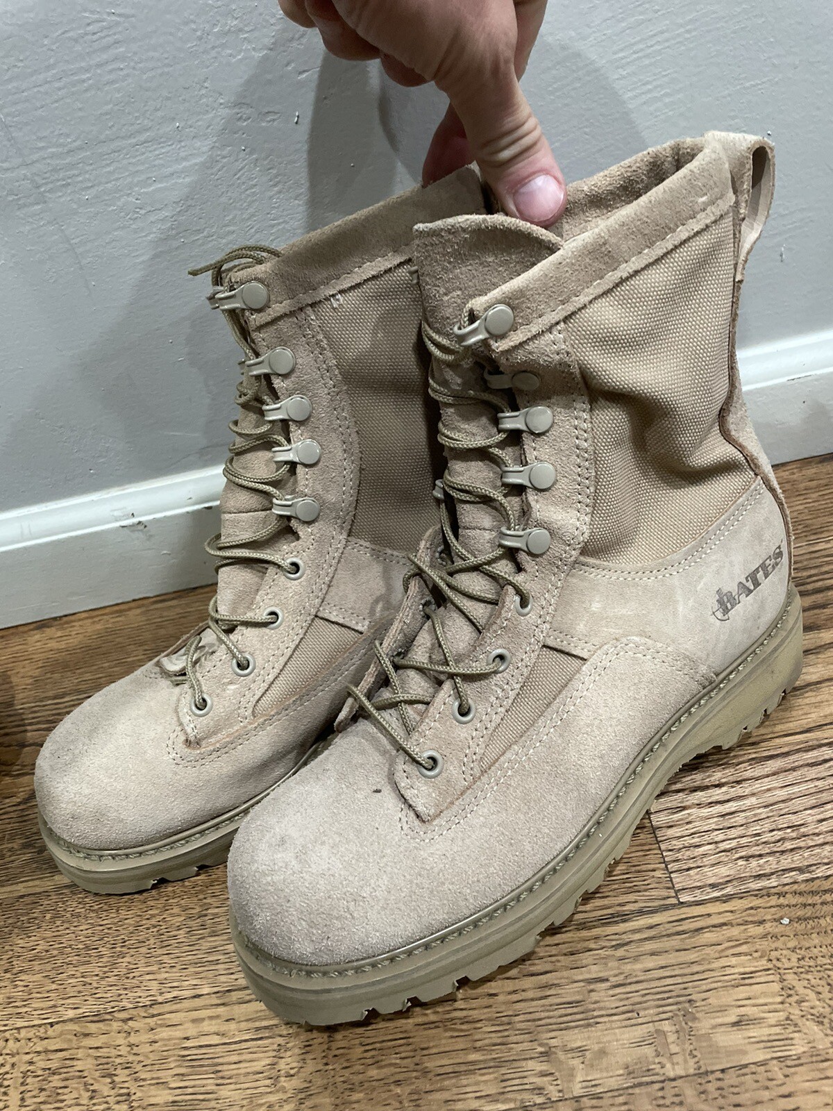 Pair of Bates Gore Tex Vibram Sole Army Military Boots Size BL