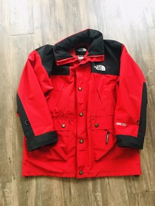 doudoune north face rouge et noir