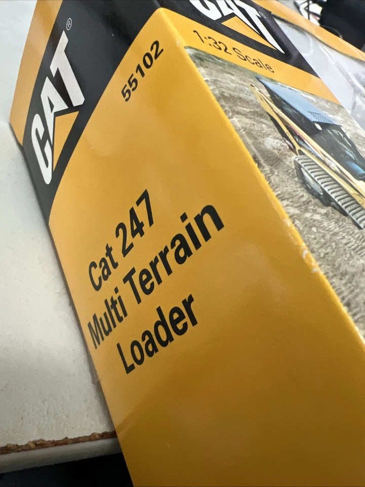 Norscot Scale Models CAT 247 Multi TerrainTrack Loader 1/32 CAT-55102 - Image 3 of 3