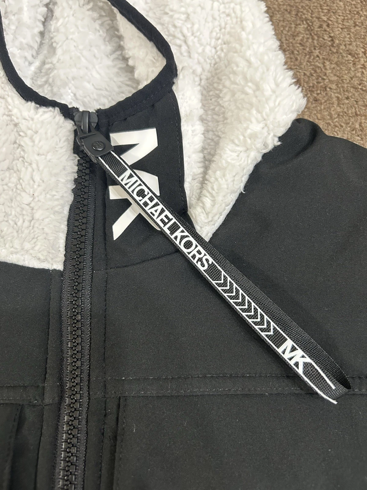 Felpa con cappuccio 604 Michael Kors pelliccia sintetica zip intera bianca e nera orsacchiotto tasche assortite