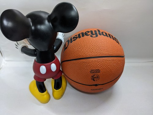 DISNEY PARKS DISNEYLAND MICKEY MOUSE SMALL Vintage mit Mini BASKETBALL - Bild 2 von 3
