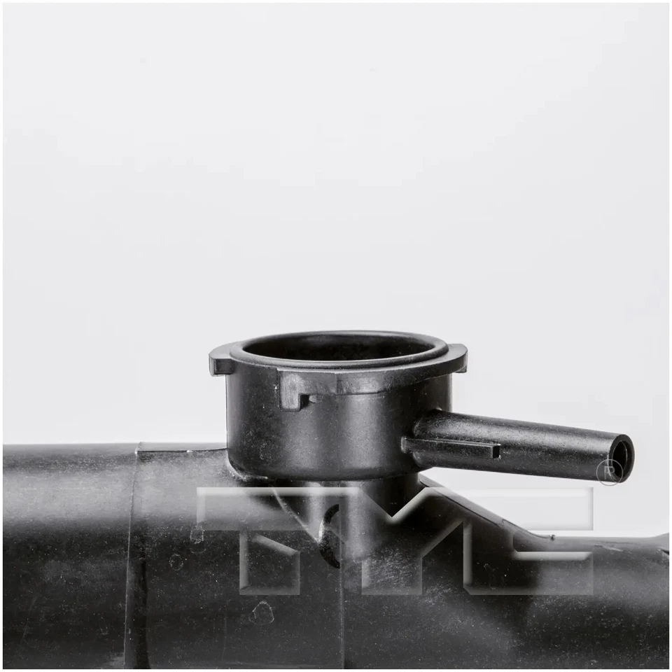 Conjunto de radiador TYC 2414 para 02-06 Nissan Altima Foto 3 de 4