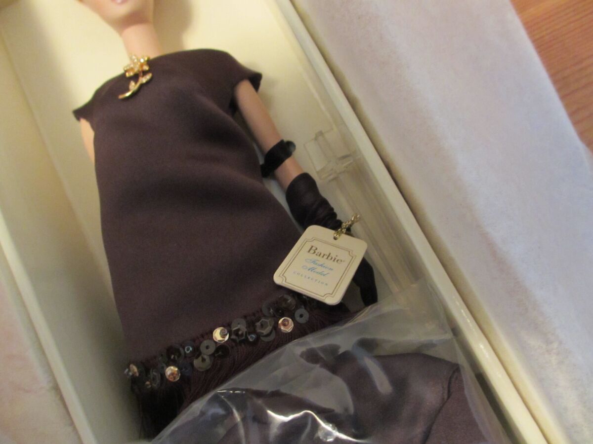 2005 HAPPY GO LIGHTLY SILKSTONE BARBIE DOLL NRFB - GOLD 2005 HAPPY GO LIGHTLY SILKSTONE BARBIE DOLL NRFB - GOLD
