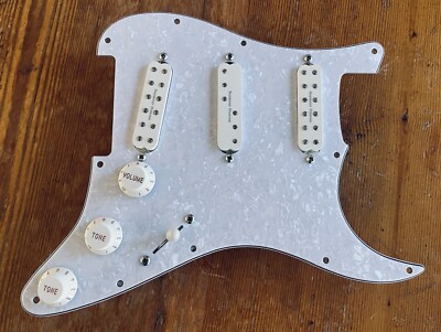 Seymour Duncan Everything Axe Prewired Stratocaster Pickguard WHITE PEARLOID