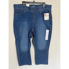 Signature Levi Strauss Gold Totally Shaping Pull-On Capri Jeans Blue 20 W35 NWT