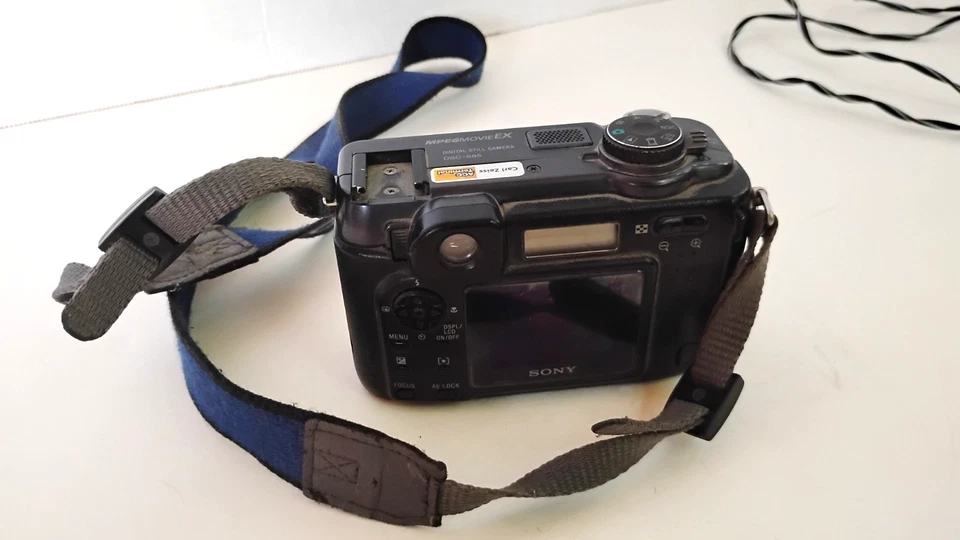 Sony Cyber-shot DSC-S85 4.1MP Digital Camera - Untested - Image 2 of 4