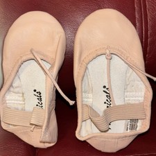 THEATRICALS  Girls Beginner Leather Full Sole Ballet Shoes Size 6M