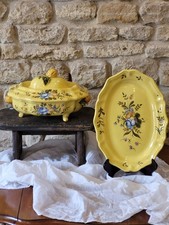 Grande soupière ancienne en faïence de Montpellier jaune décor floral