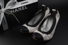 CHANEL Pearl White Black Leather Cap Toe Block Heel Pumps CC Logo Size 37 Box
