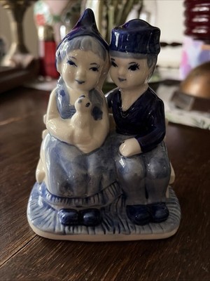 Vintage Elesva Holland Delft blau Junge & Mädchen auf Bank Figur EH 98.10.061