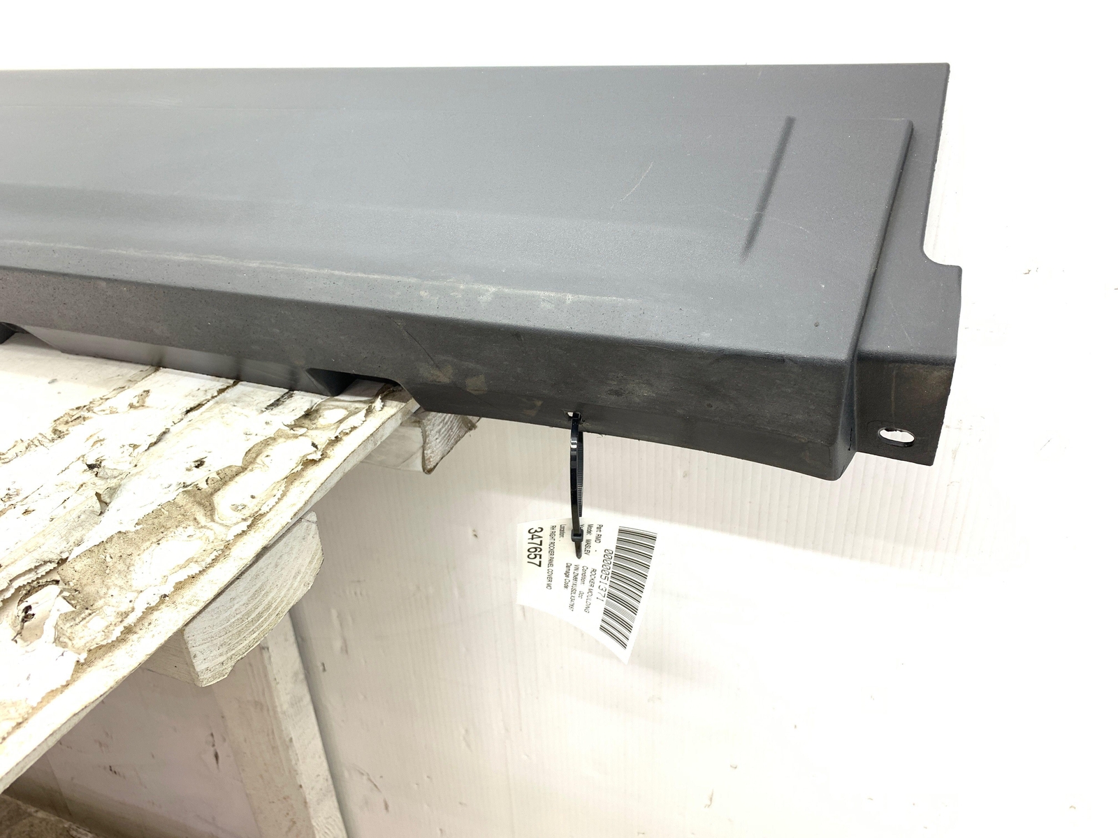 2017-2020 MASERATI LEVANTE M161 RH RIGHT ROCKER PANEL COVER MOULDING 670040336
