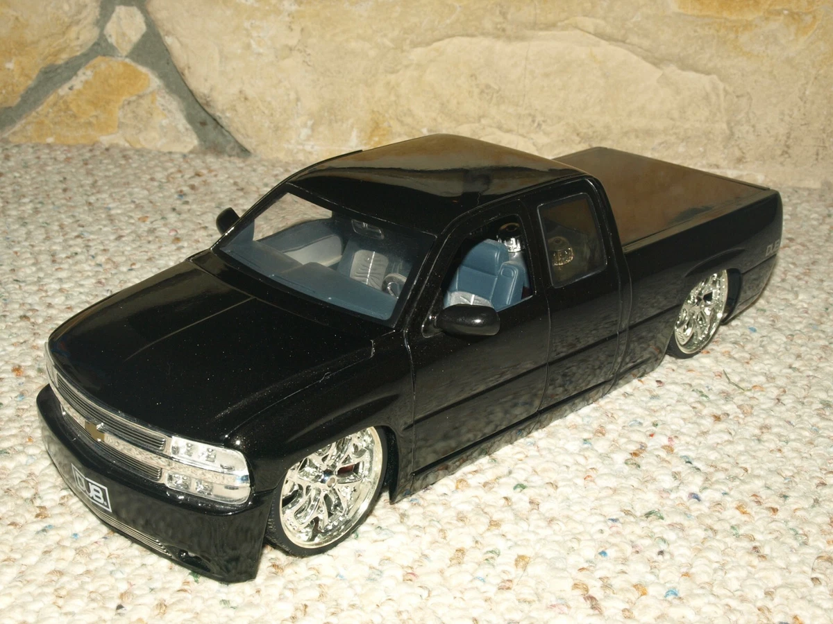 JadaTOYS DUB CITY CHEVY SILVERADO 1/18