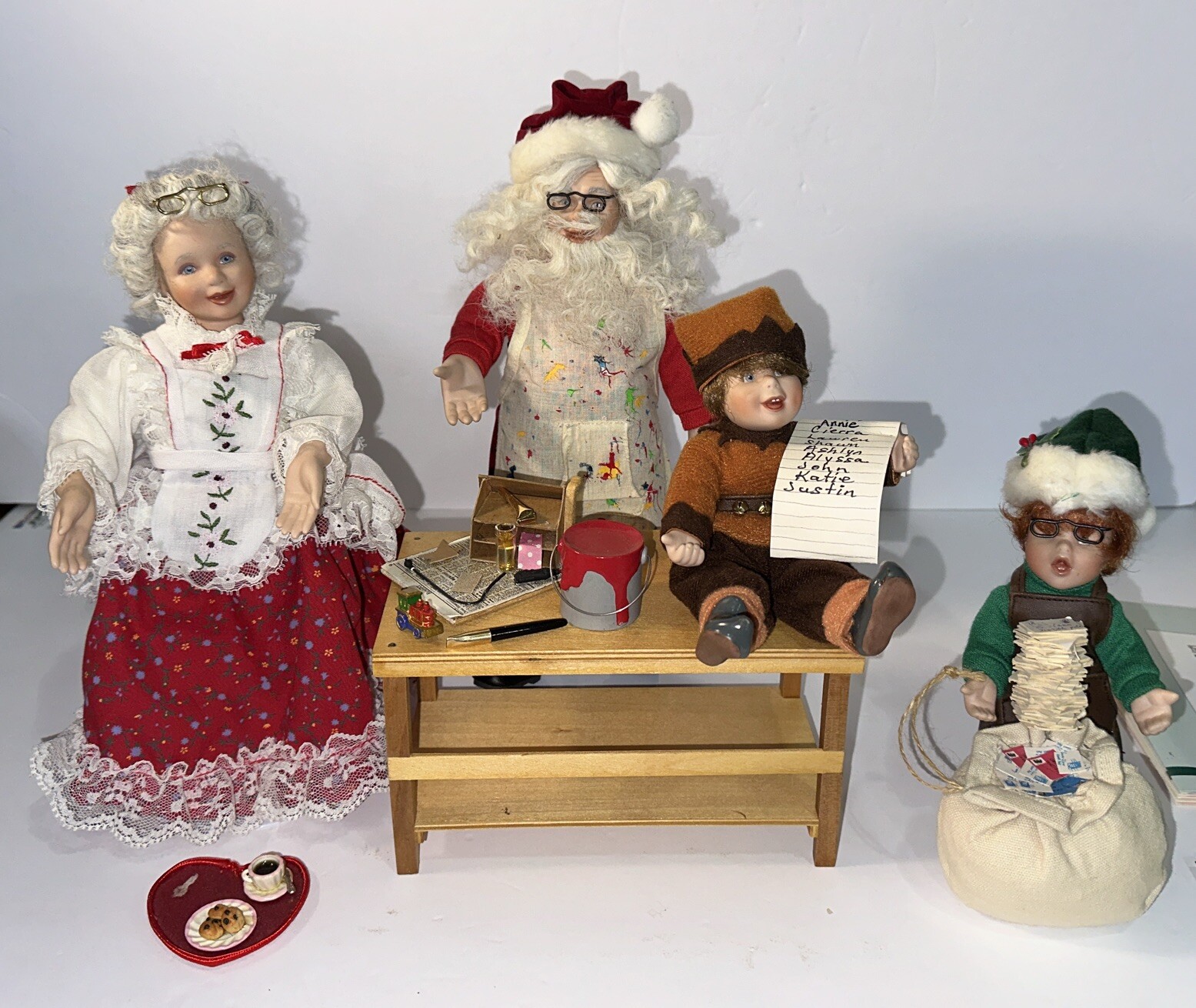 1996 Ashton-Drake Santa's Workshop Set with 4 Dolls Workbench & Toys