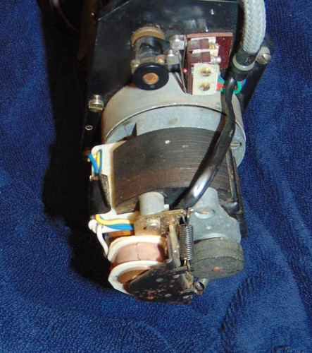 + WHAT IS THIS? OLD RARE CAMERA FILM ACCESSORY? GLASS MIRROR CUBE MOTOR BAKELITE - Picture 6 of 10